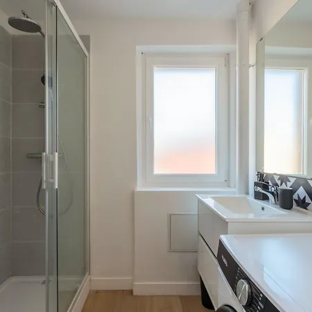 3 Bedroom Near Chu And Center *