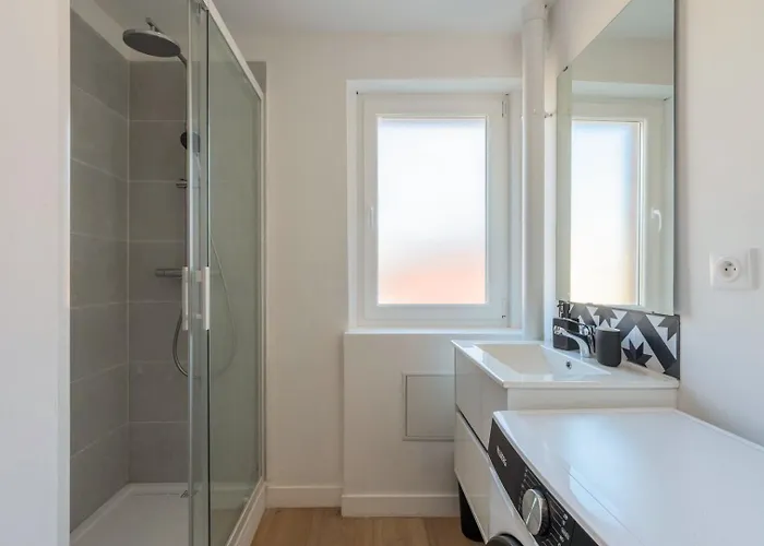 3 Bedroom Near Chu And Center *