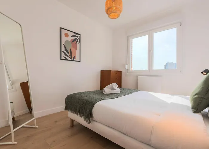 3 Bedroom Near Chu And Center